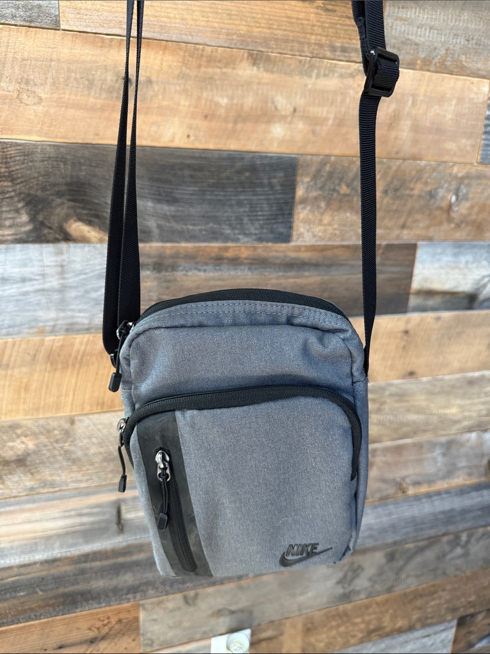 Nike Gray & Black Men’s Crossbody Belt Bag
